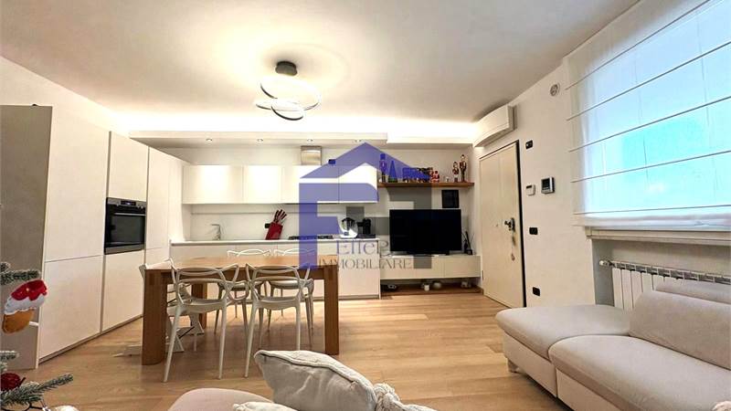 TRILOCALE IN VILLETTA PIANO TERRA CON GIARDINO PRIVATO